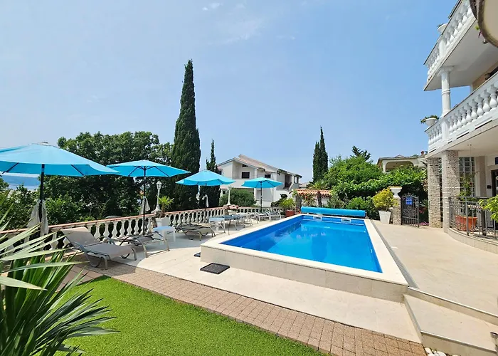 Vera With Pool, 200 M From The * Novi Vinodolski