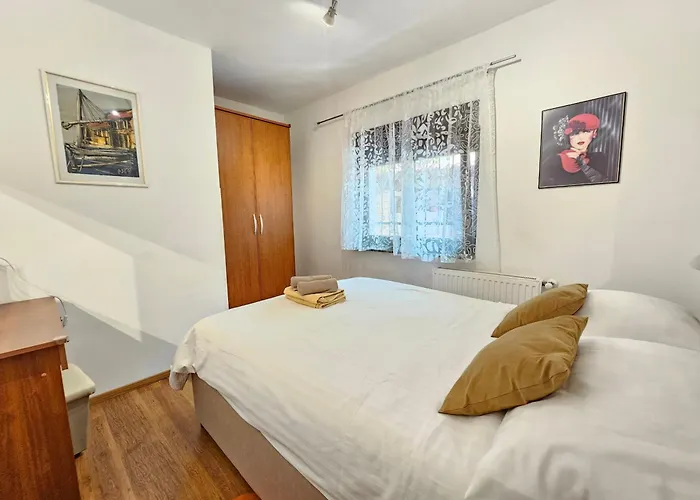 Apartmán Vera With Pool, 200 M From The