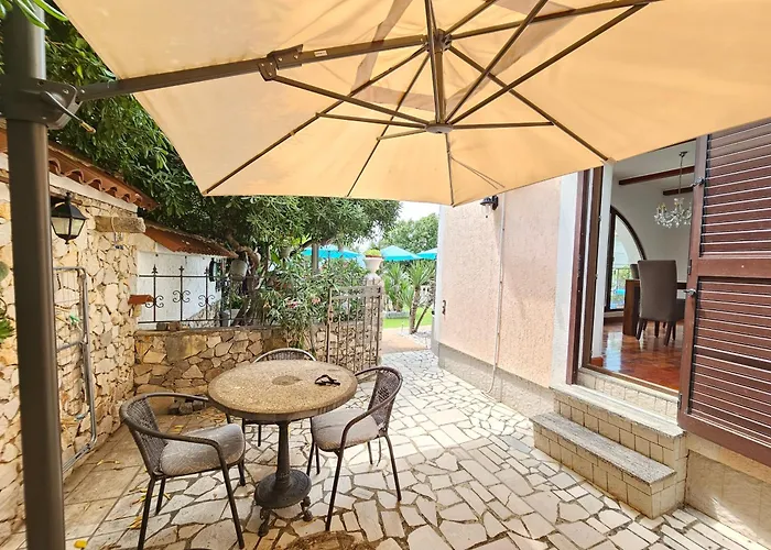 Vera With Pool, 200 M From The Novi Vinodolski