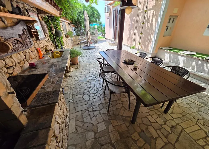 Apartman Villa Vera Apartments With Pool, 200 M From The Beach *