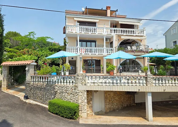 Apartmán Vera With Pool, 200 M From The *