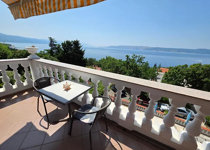 Lejlighed Vera With Pool, 200 M From The Novi Vinodolski